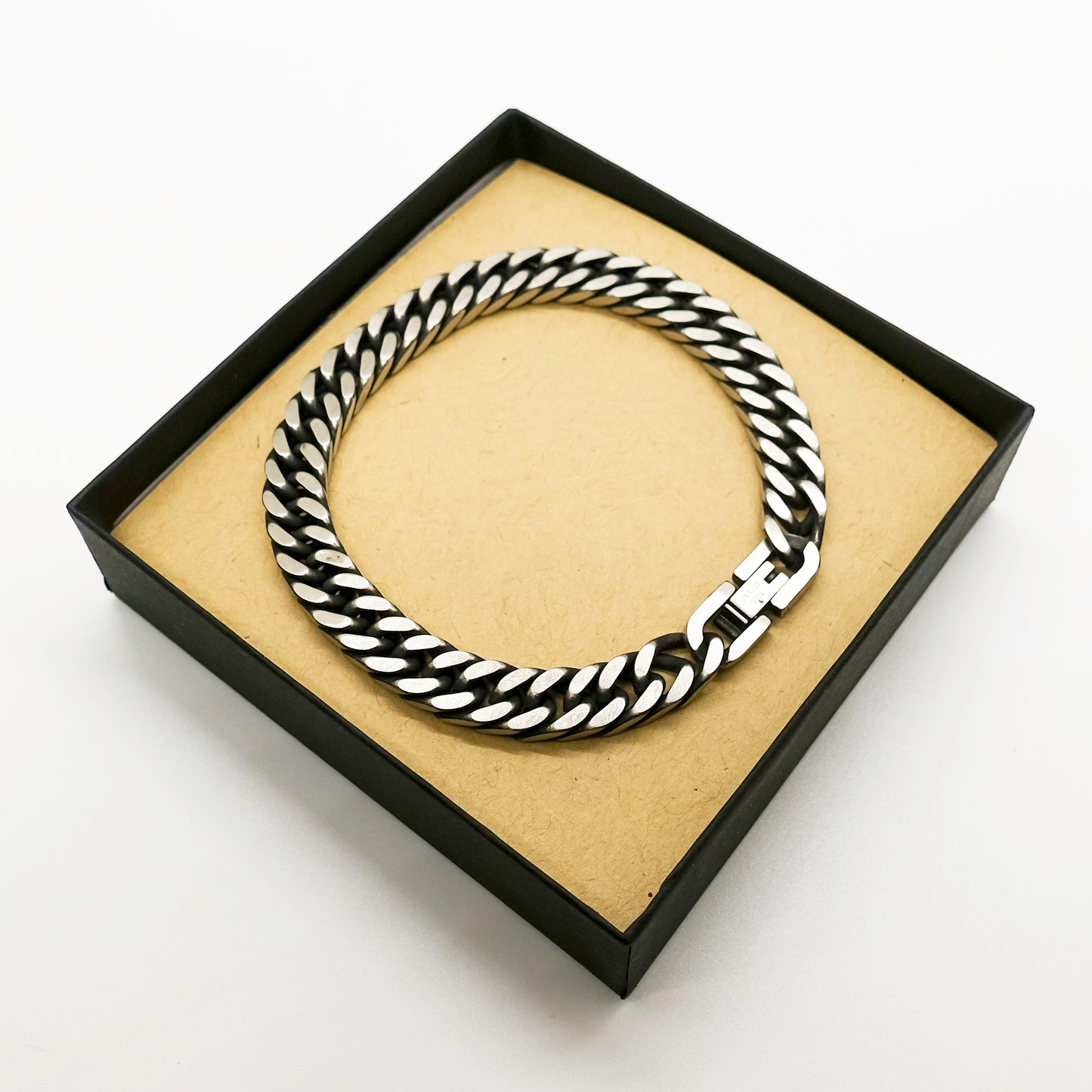 "To My Niece" Engraved Cuban Link Chain Bracelet for Birthday Gift - Inspirational Confidence Jewelry for Niece from Auntie - Elegant and Unique Graduation Present for Niece on Easter or Christmas - Adjustable and Stylish Bracelet to show love and support – view 3