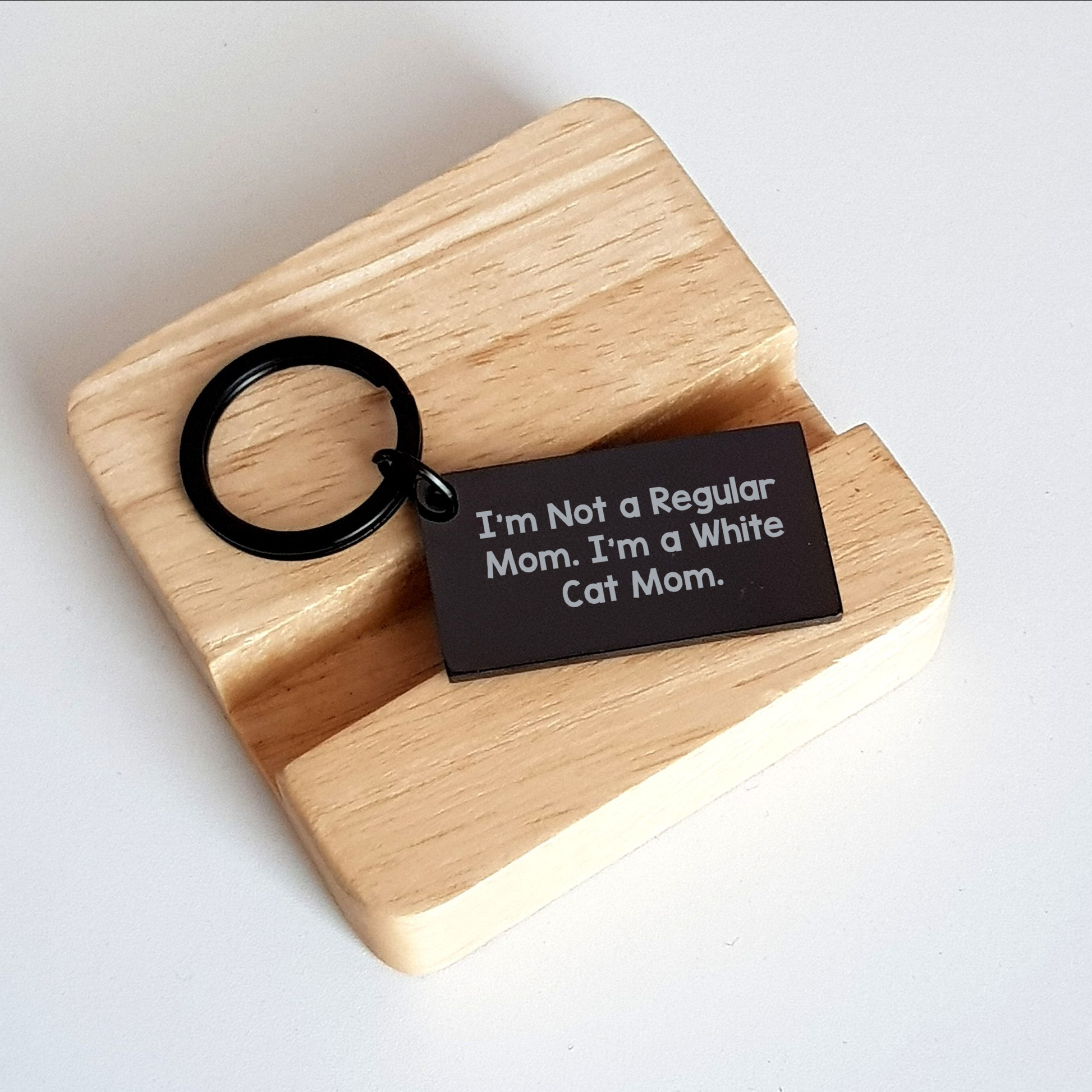 White Cat Mom Gifts, Funny Keychain for Dad, I'm Not A Regular Mom. I'm A White Cat Mom. - Black Stainless Steel Engraved Keychain - Image 2